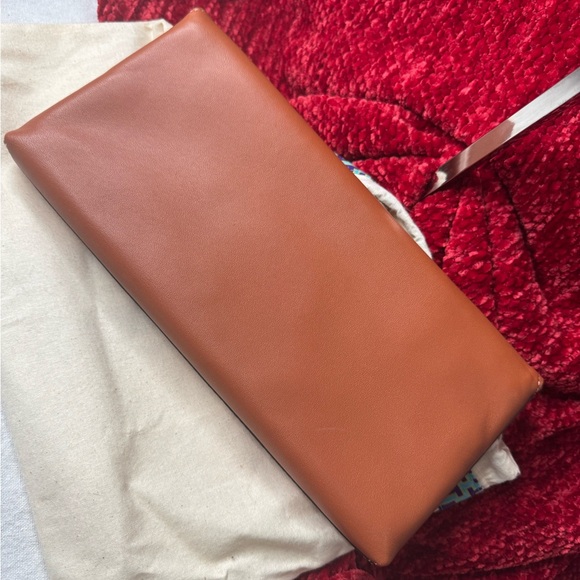 Authenthic Tory Burch Miller clutch in excellent condition!! - Picture 7 of 10